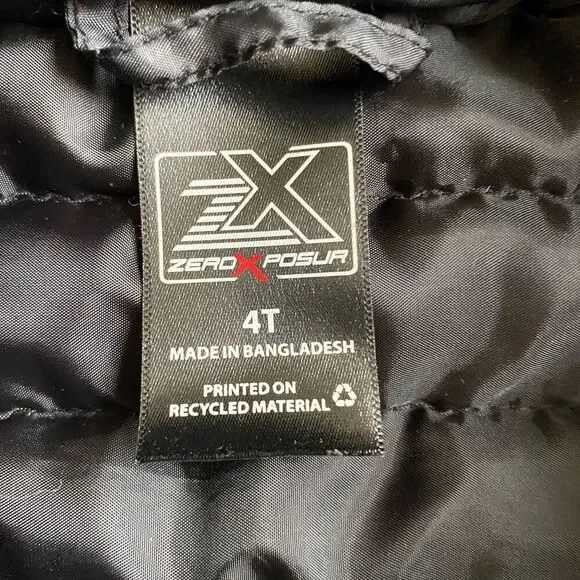 Boys lightweight black puffer coat size 4T - Picture 3 of 3